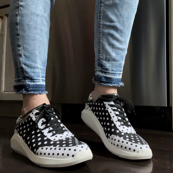 NWOT - Kenneth Cole Mello Lace Up Sneakers - Picture 2 of 11